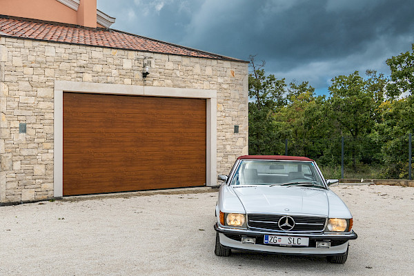 Classic Mercedes-Benz SL560