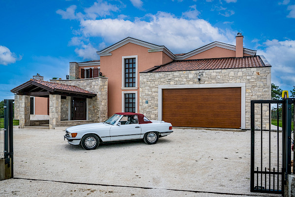 Klassischer Mercedes-Benz SL560