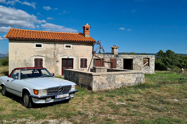 Classic Mercedes-Benz SL560