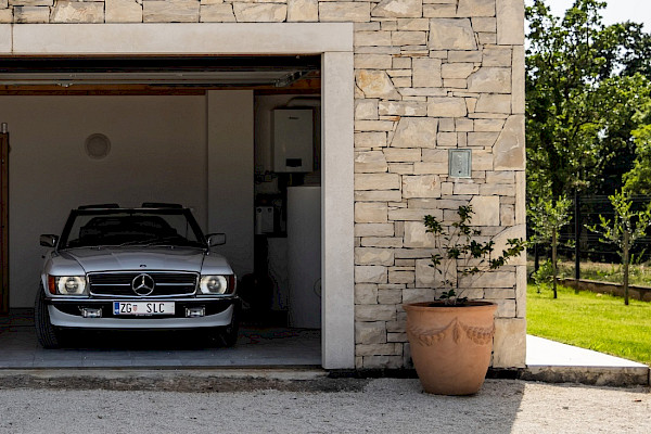 Classic Mercedes-Benz SL560